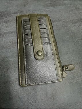 Shiraleah Metallic Women’s Zip Wallet with Card Slots